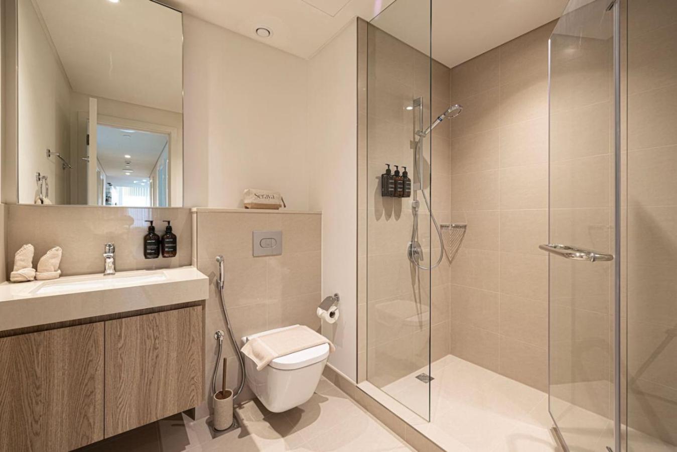 Seraya 5 - 4bdr - Burj Views - Private Jacuzzi Apartment