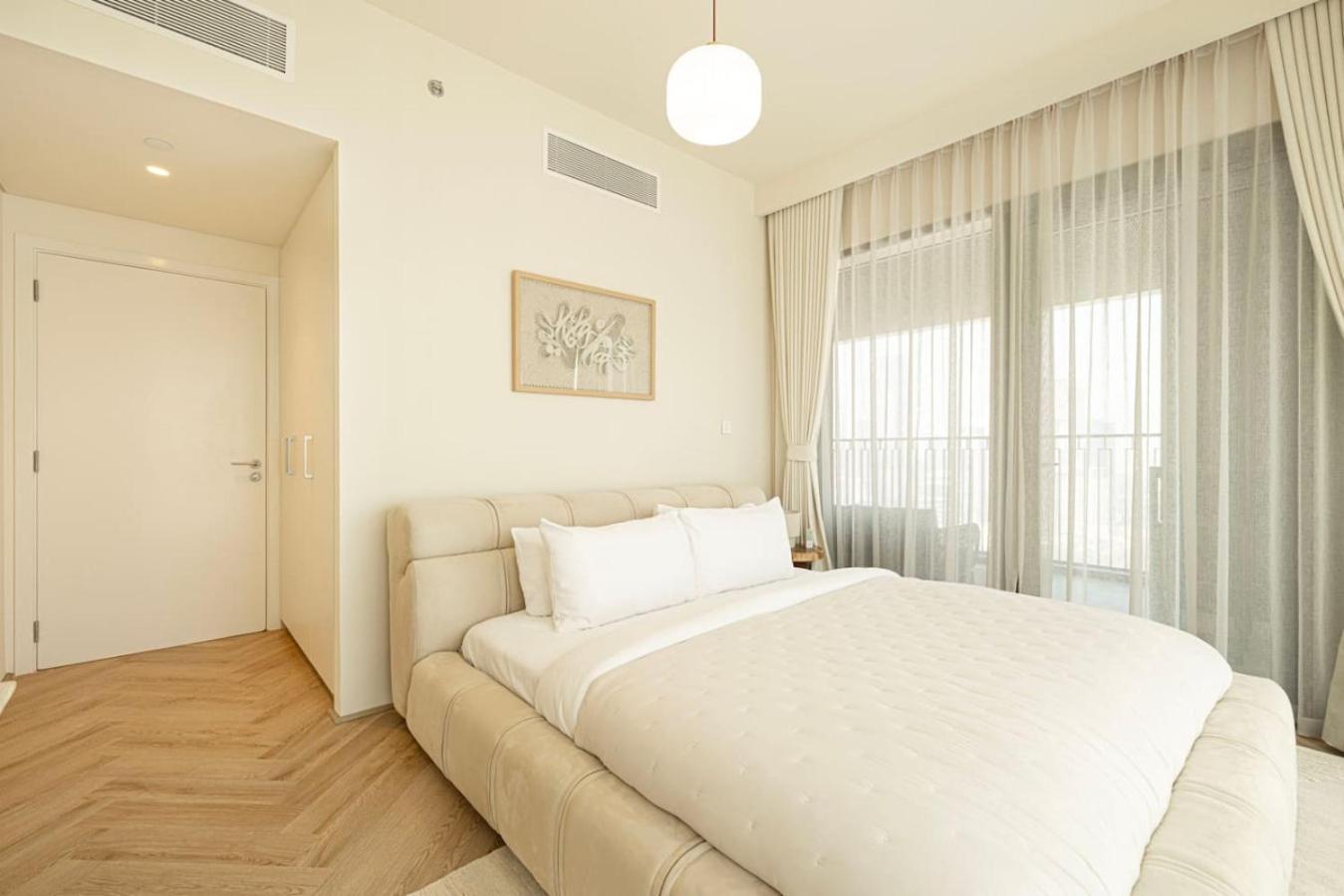 Seraya 5 - 4bdr - Burj Views - Private Jacuzzi Apartment *