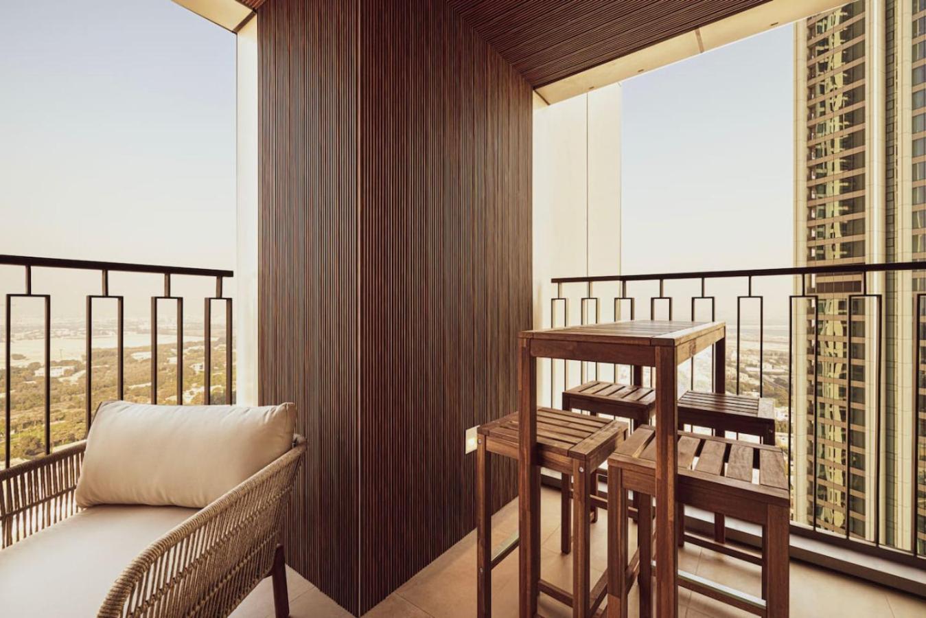 Seraya 5 - 4bdr - Burj Views - Private Jacuzzi